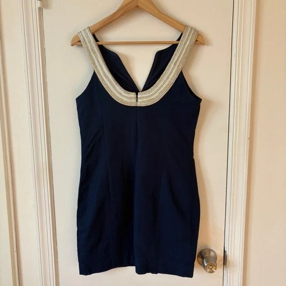 Lilly Pulitzer Valli Shift Dress Navy Gold Figure Flattering notch neckline 4 - Picture 4 of 6